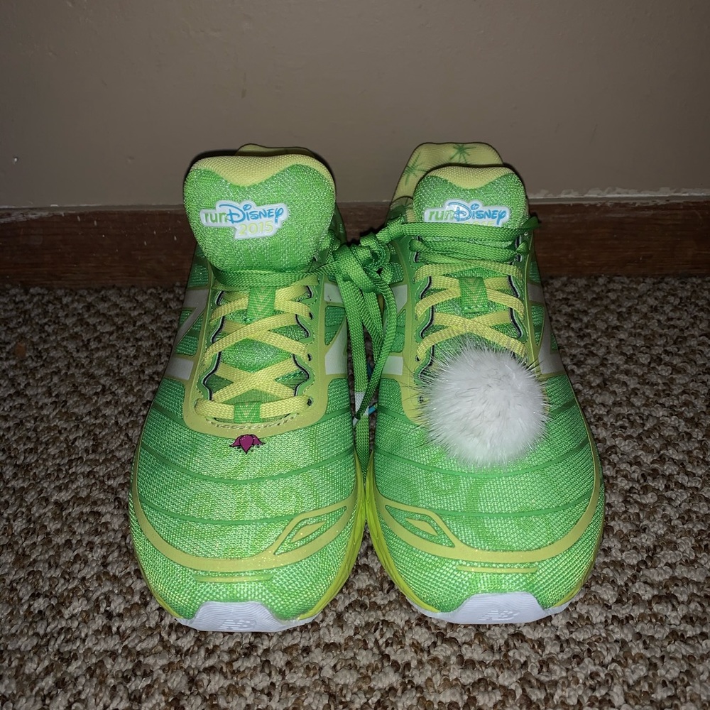 BRAND NEW DISNEY BELL NEW BALANCE SHOES LE